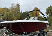 2027 Stingray 20SBX - Black / Cherry Red